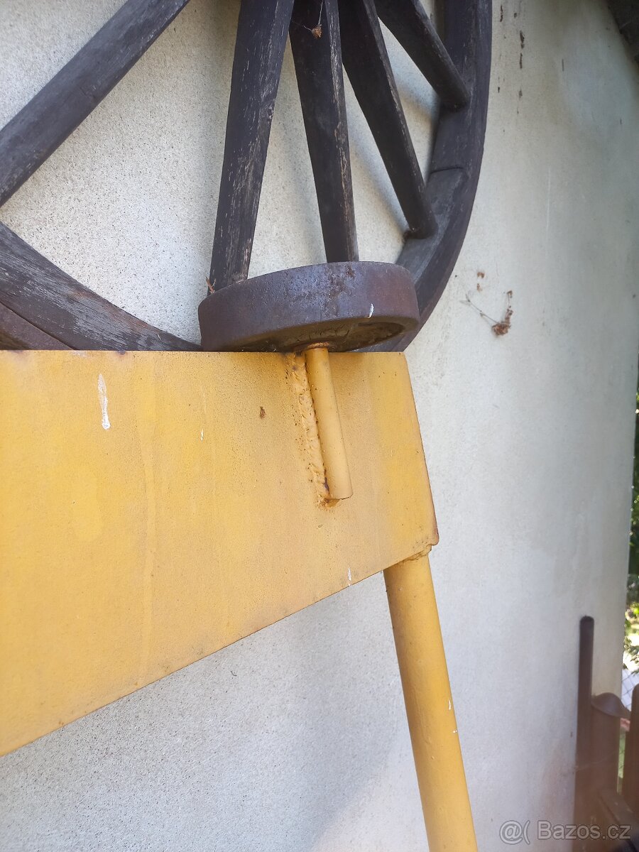 Zvedak, traverza ucko 200mm