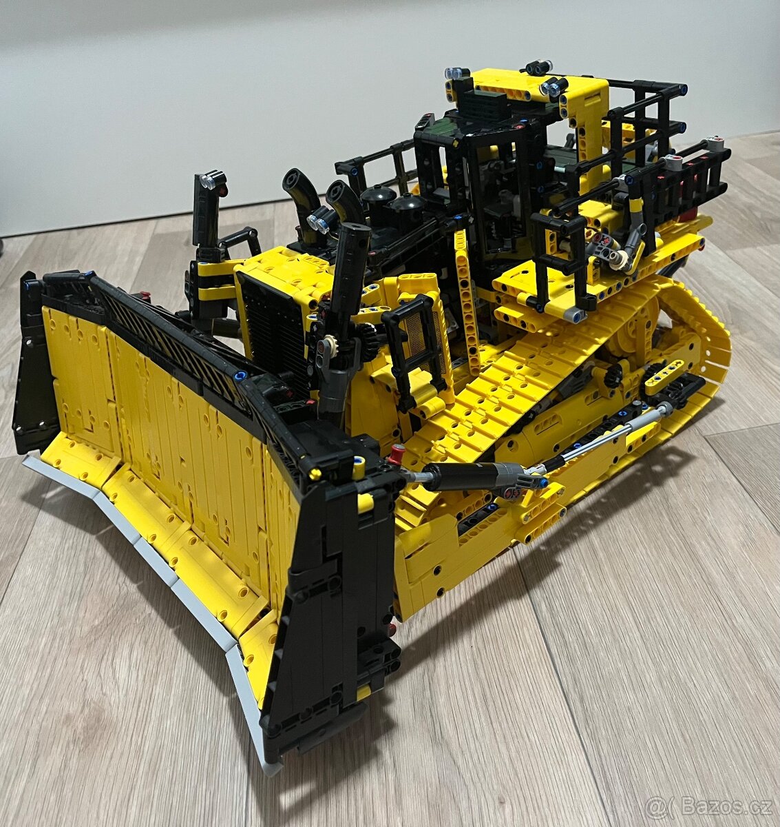 Lego TECHNIC 42131 Buldozer Cat D11T DÁLKOVÉ OVLÁDÁNÍ