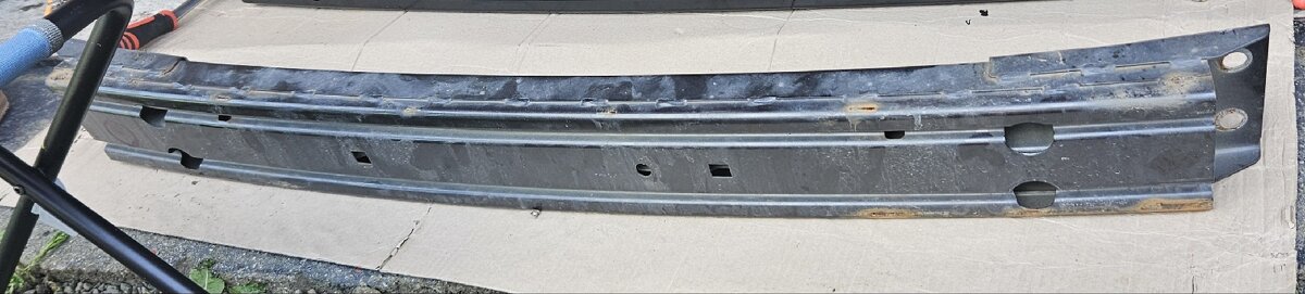 Výztuha předního nárazníku Ford Mustang