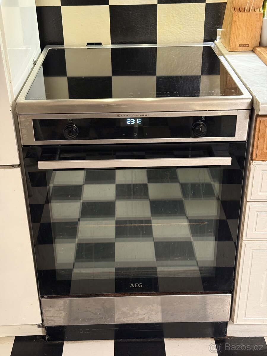 AEG Plně indukční sporák SteamBake (CIB6645ABM)