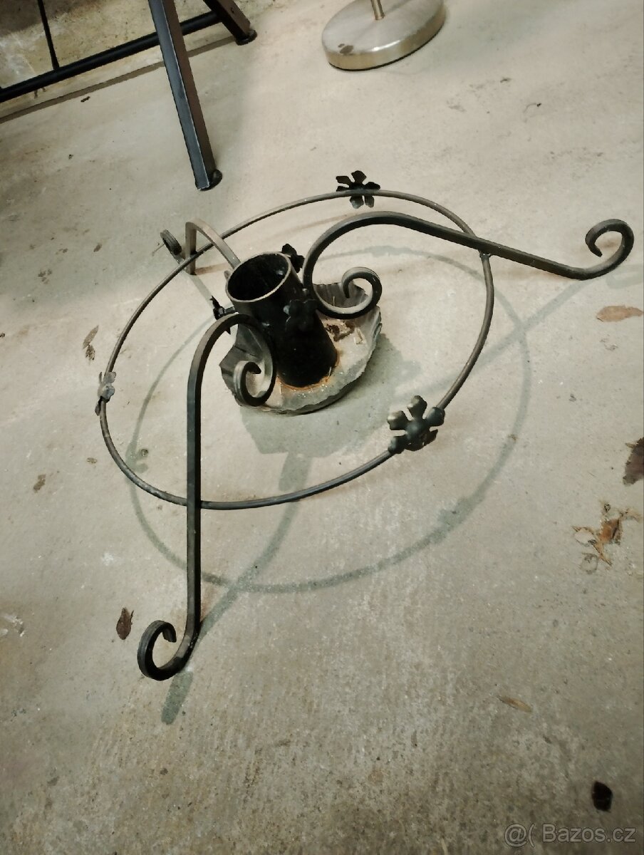 Stojan na vánoční stromek