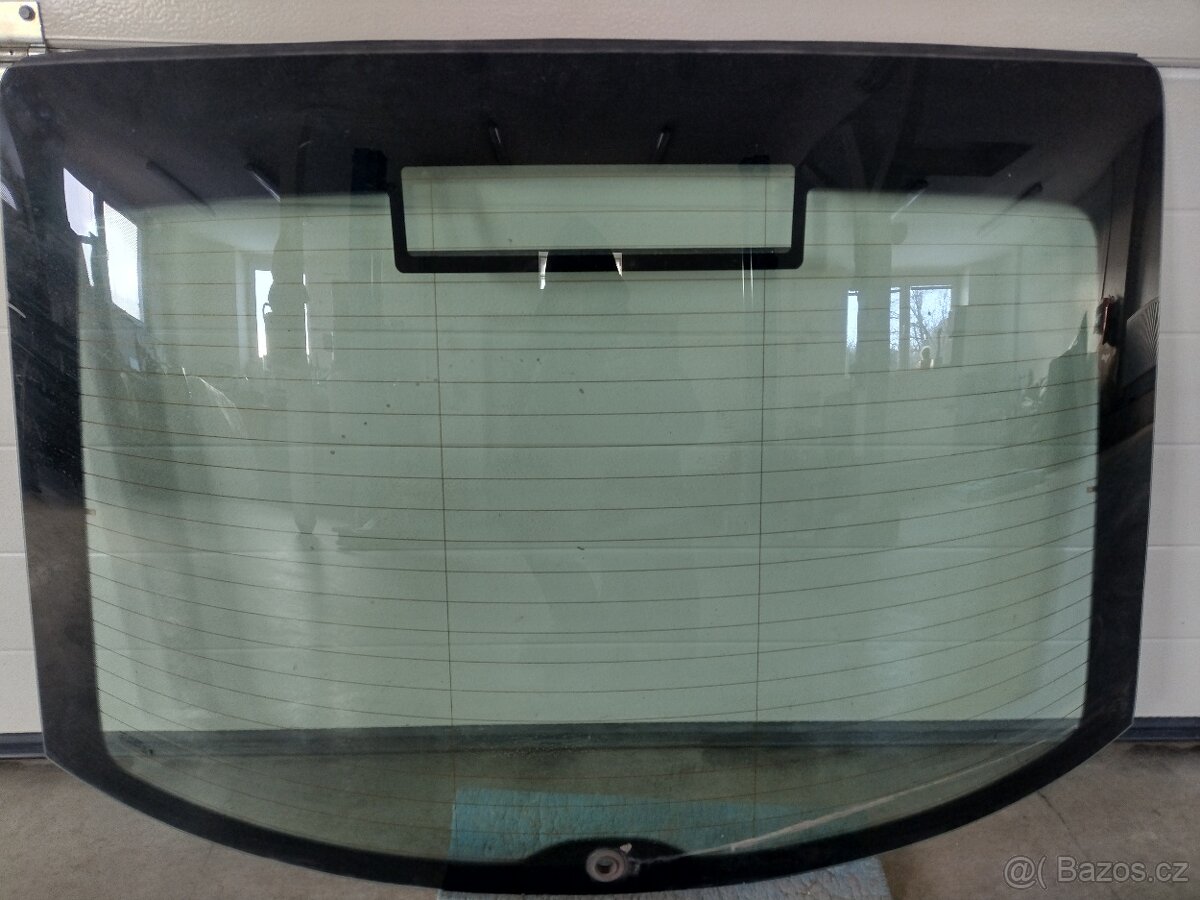 Zadní sklo Škoda Octavia 2