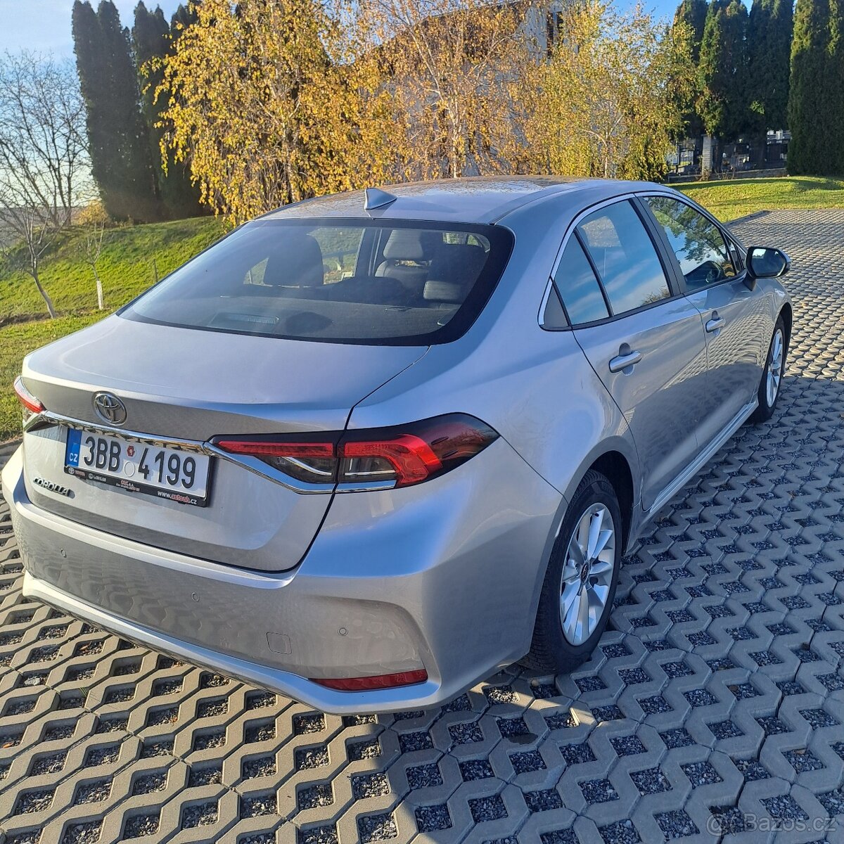 Toyota Corolla 1,5 / 92 kW, automat, v záruce