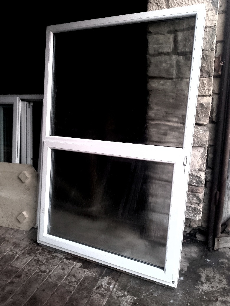 Velké plastové okno doprava