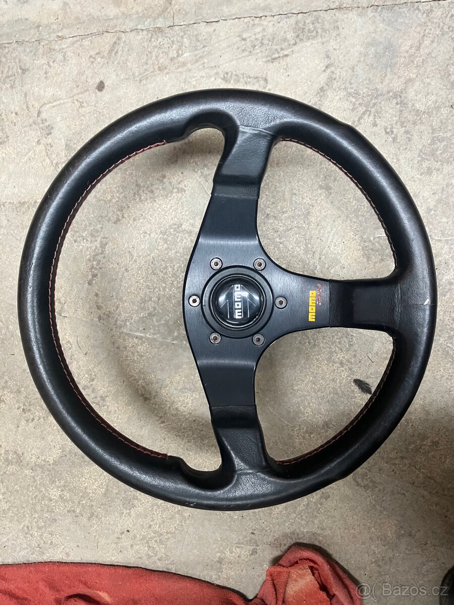 Sportovní volant MOMO