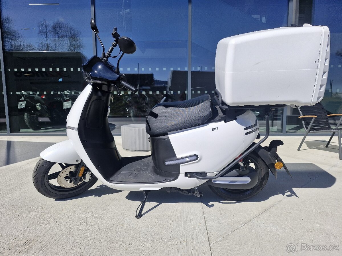 Horwin EK3 s delivery boxem