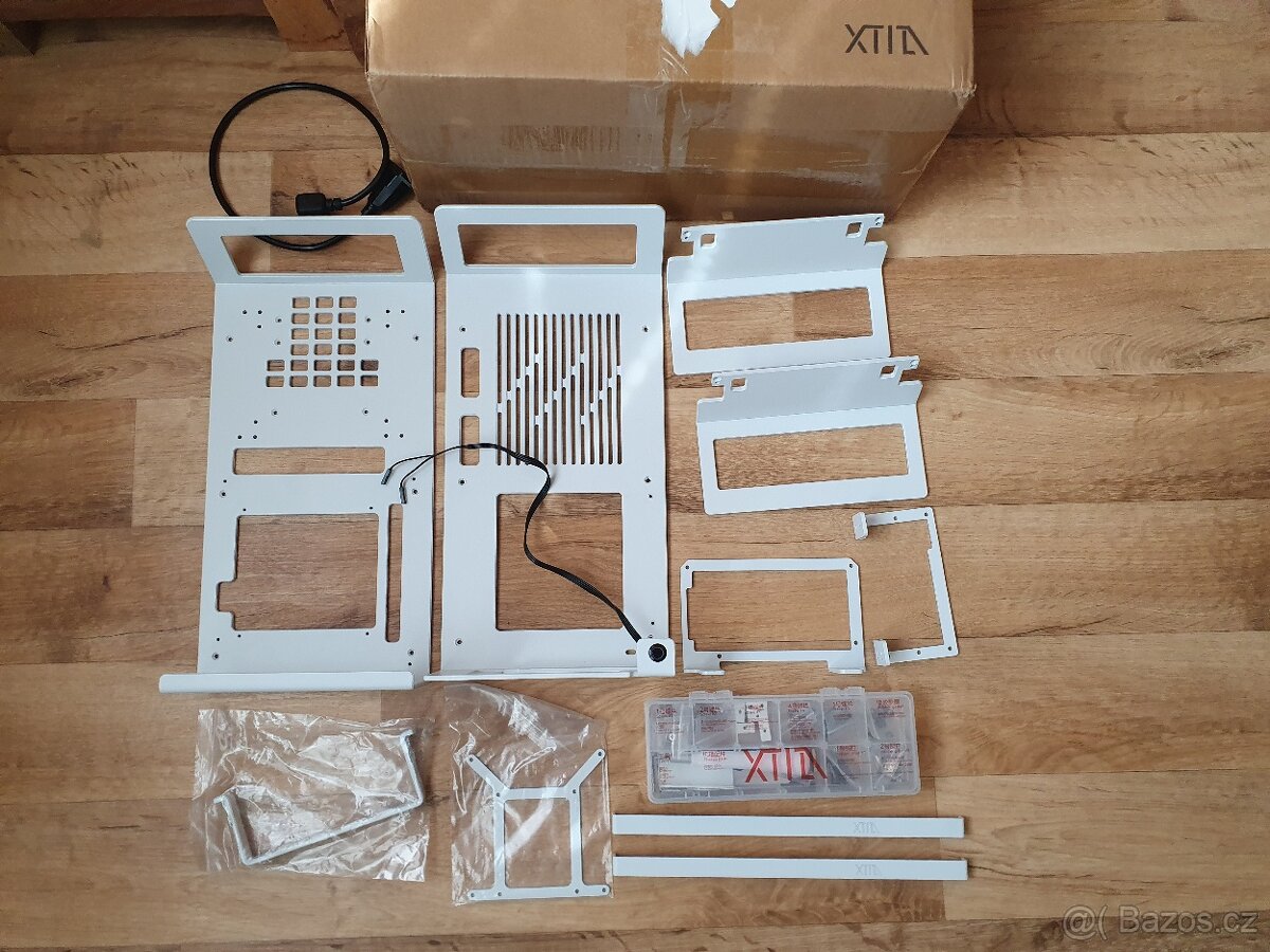 Netradiční case XTIA PROTO-L V2 - bílá