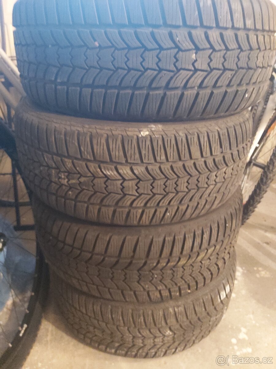 Zimní pneu SAVA 215/50 R17