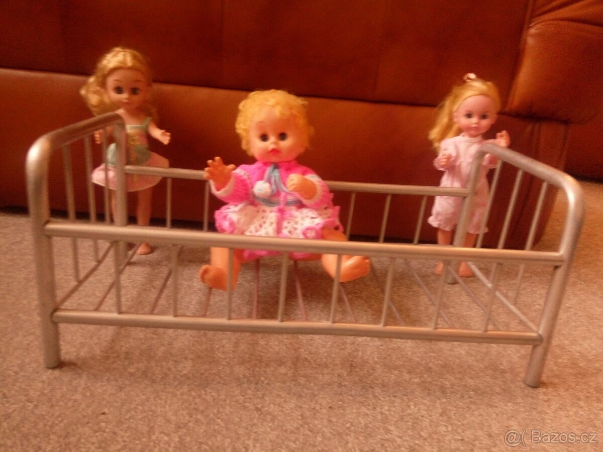postýlku pro panenku s panenkami