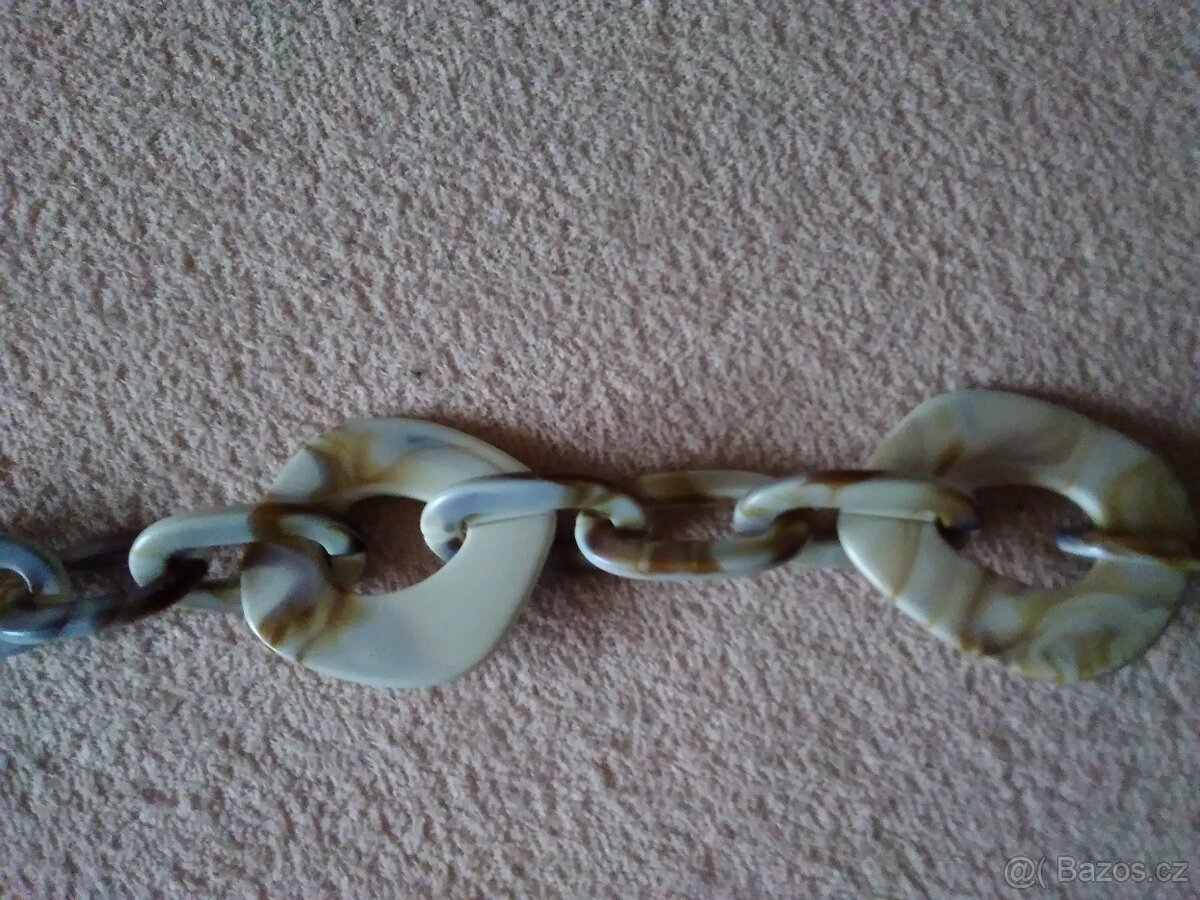 Umělý nahrdelnik