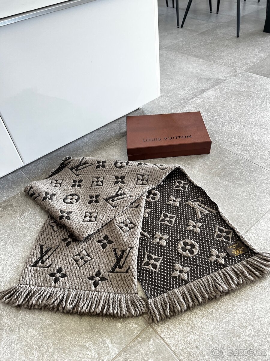 Louis Vuitton logomani šála v beige barvě