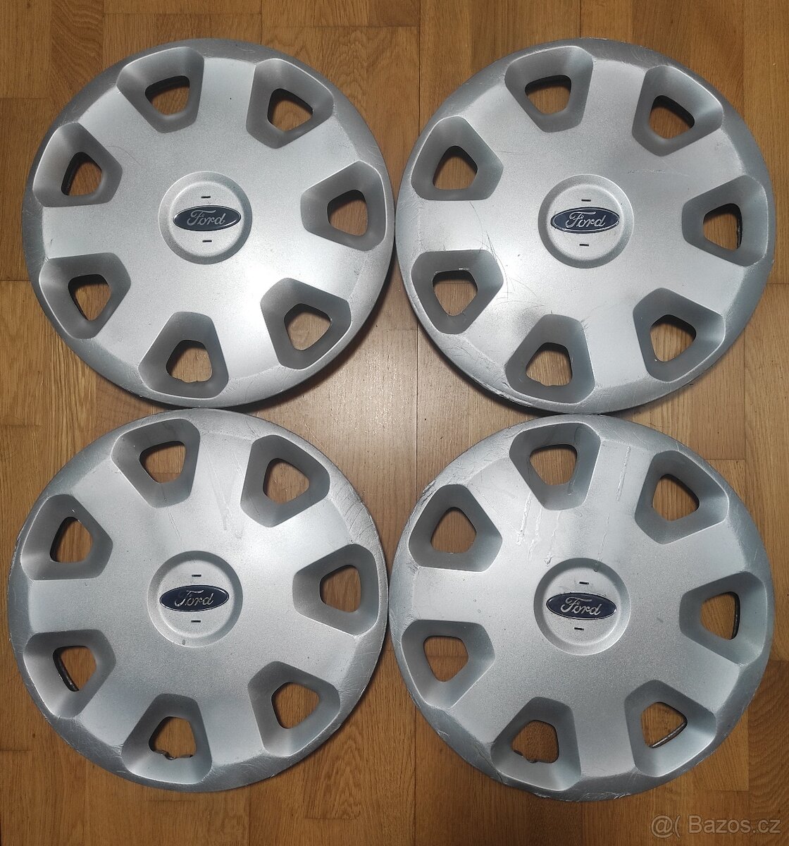 Sada 4 kusů poklic Ford (15")