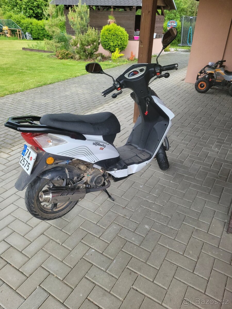 Skútr 50