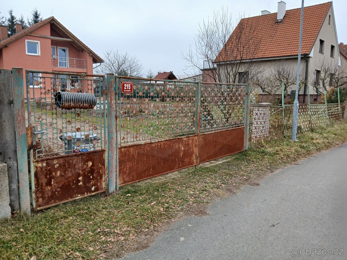 Dvoukřídlá vrata s brankou