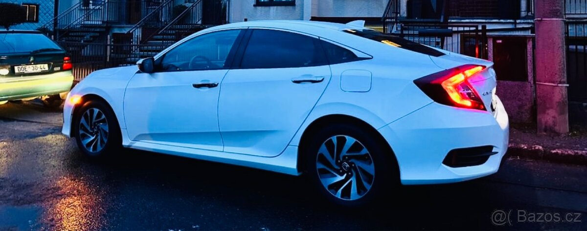 Honda Civic,33tis.km,1.majitej,STK 27,garáž.