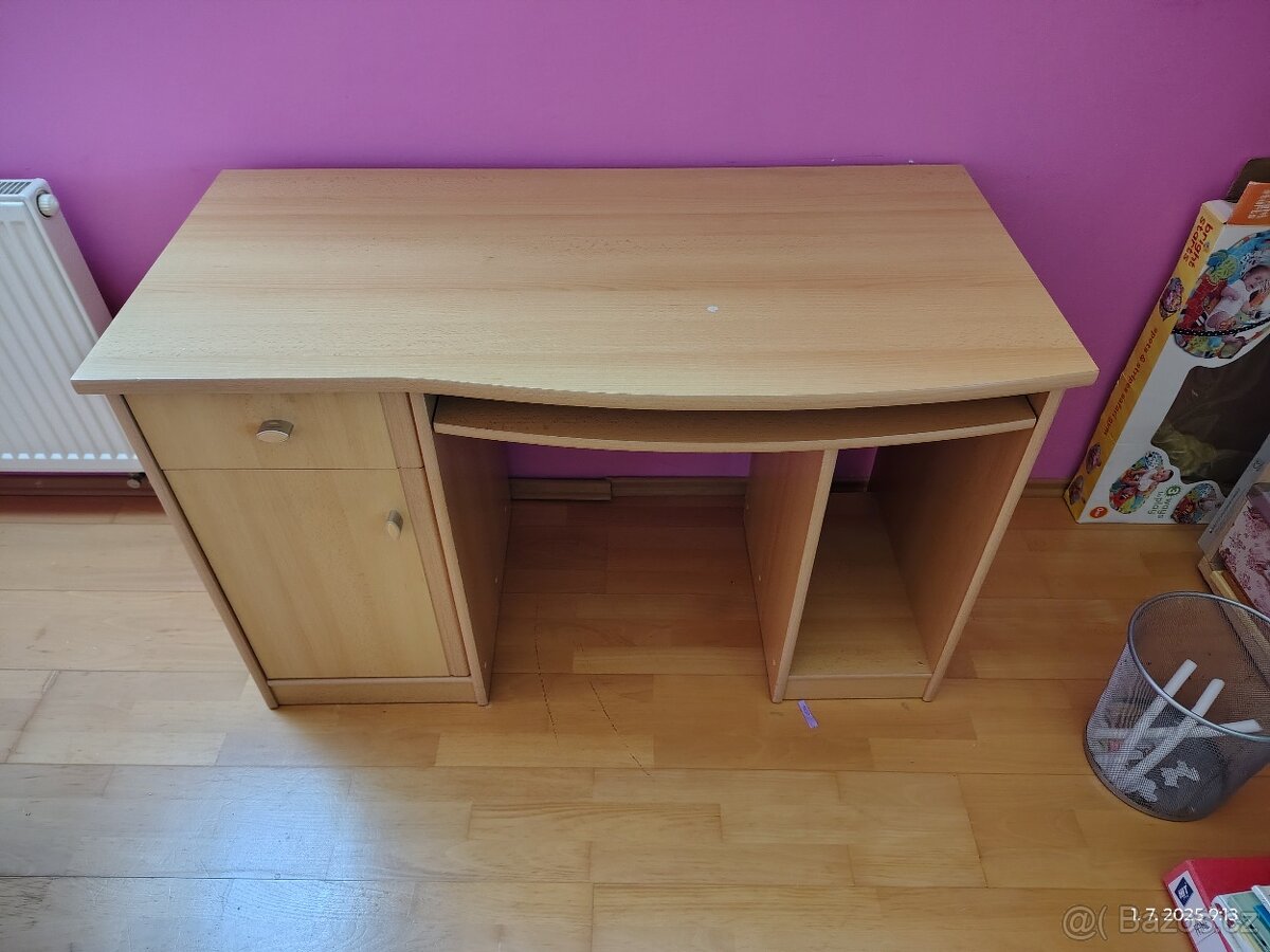 Psací stůl