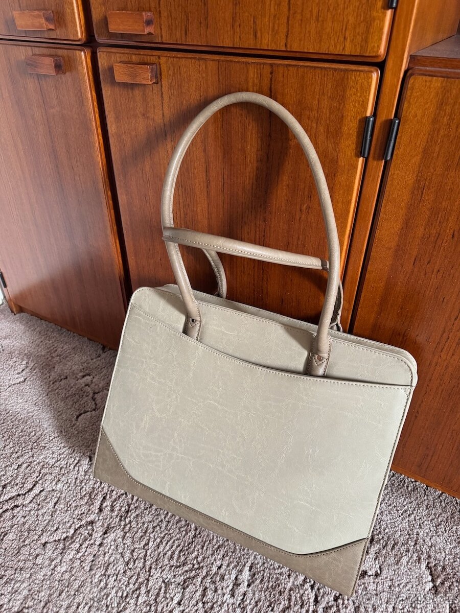 Elegantní dámská kožená brašna na laptop DICOTA Lady Allure