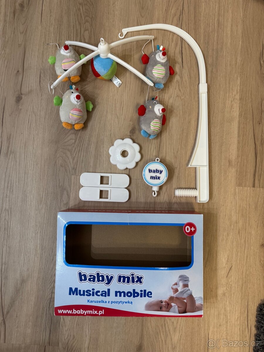 Hrací kolotoč nad postýlku