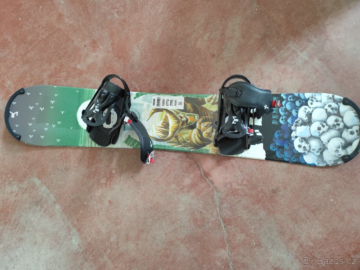 Snowboard s vázáním
