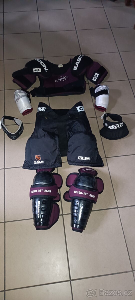 Dětská hokejová výstroj.