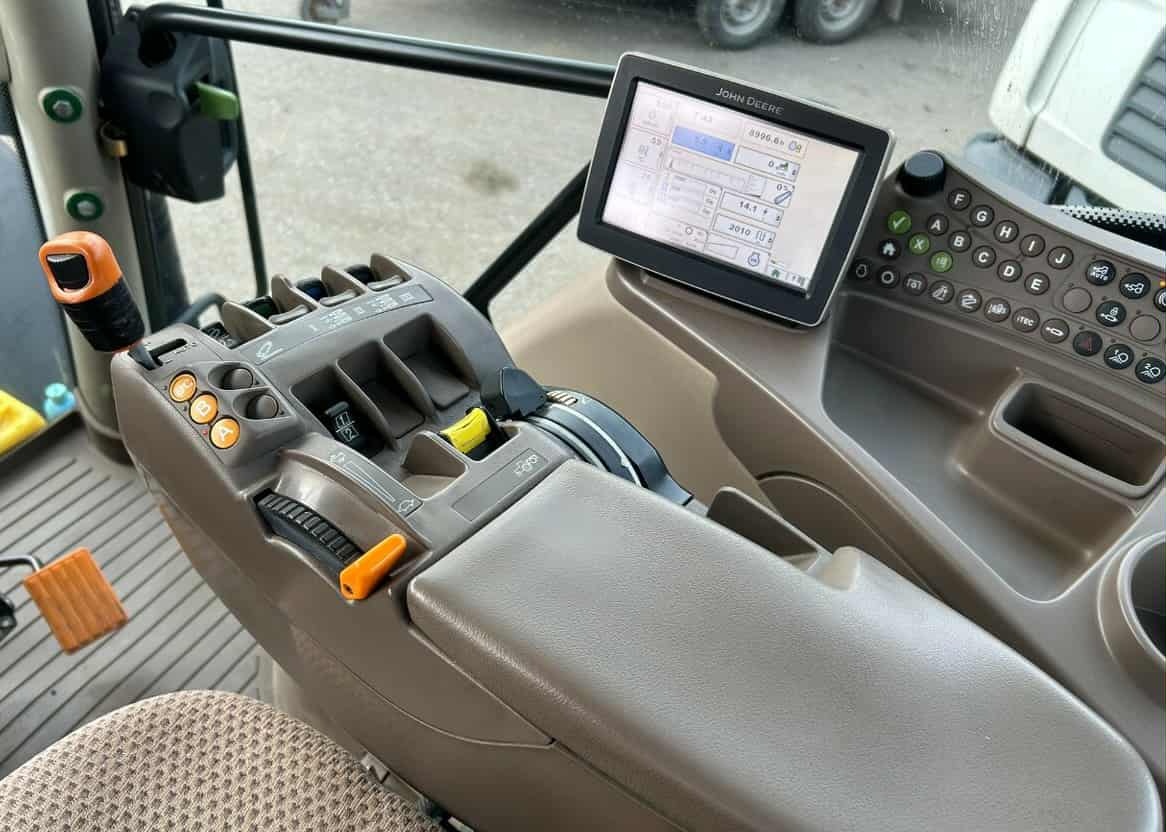 John Deere 6120R