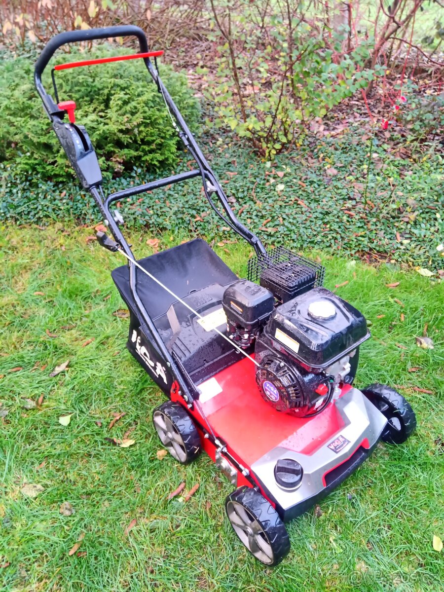 Provzdušňovač trávníku Vega