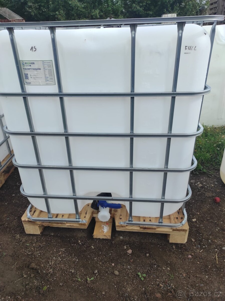 IBC kontejnery na vodu nádrž