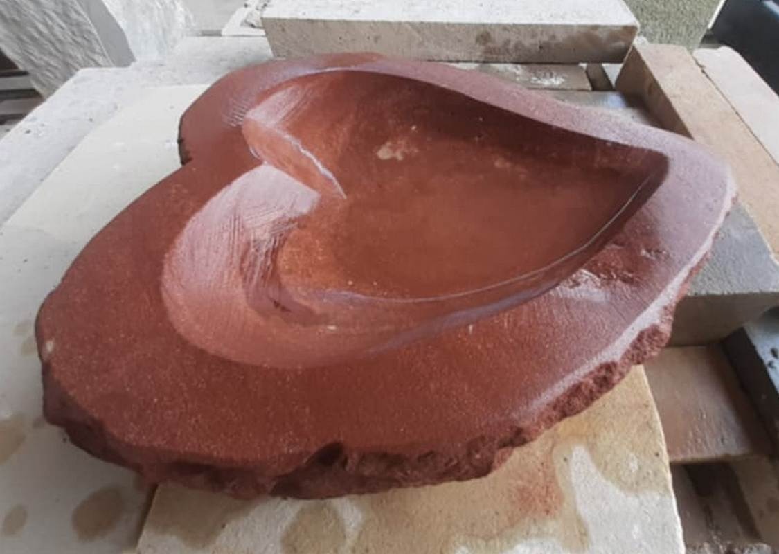 Kamenná pítka - srdce