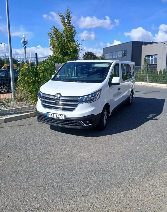 Pronájem Renault Trafic 2025 9 míst na Bolt/uber