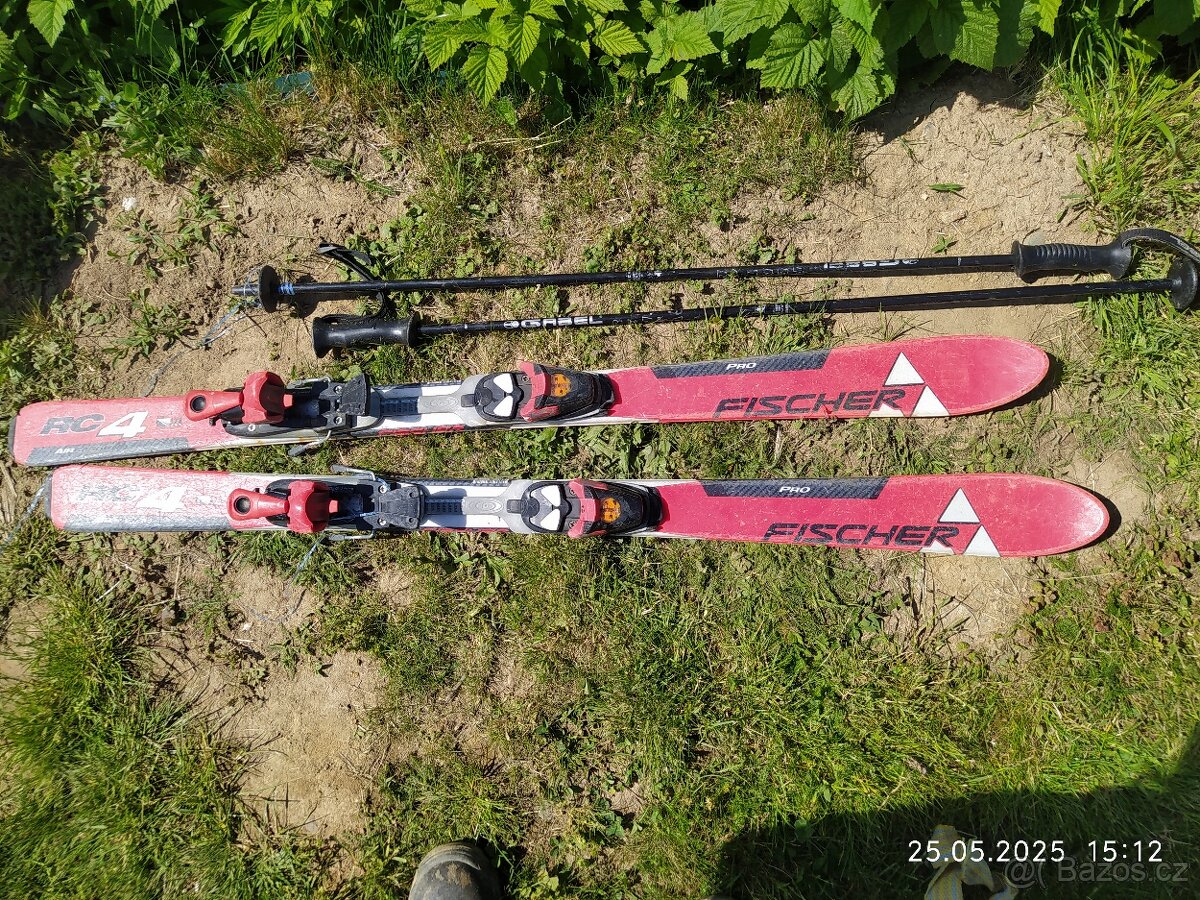 Lyže 130 cm, hůlky 110 cm