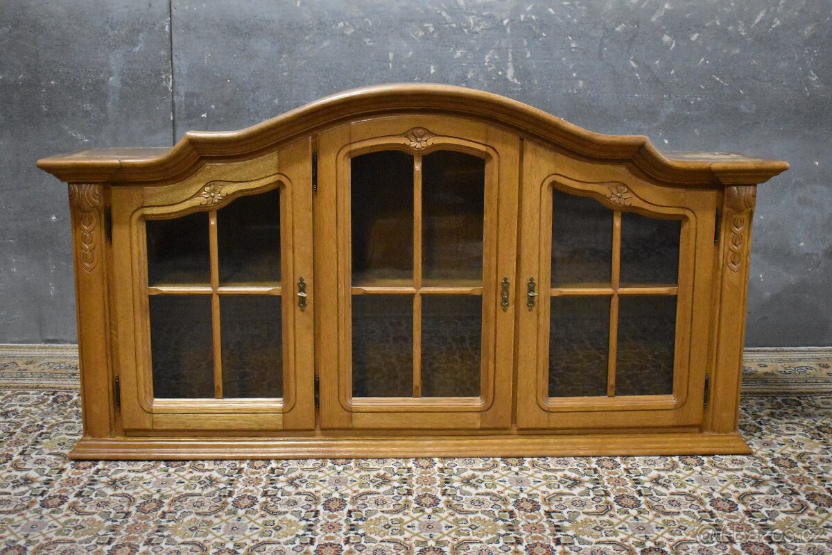 Závěsná vitrínka