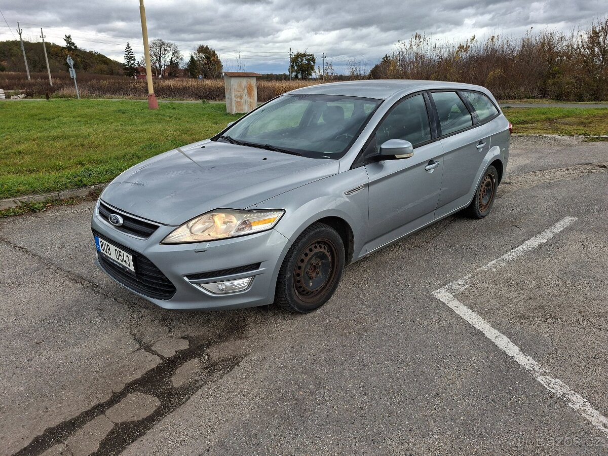 FordMondeoCombi2011