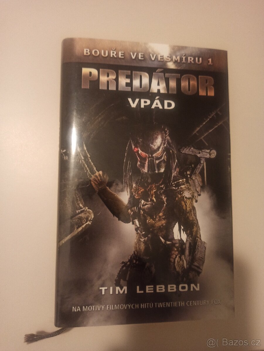 Kniha Predátor - Vpád