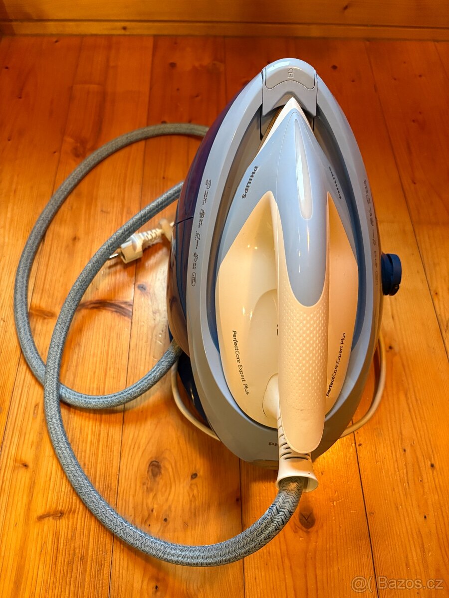 NAPAŘOVACÍ ŽEHLIČKA - PARNÍ GENERÁTOR PHILIPS.