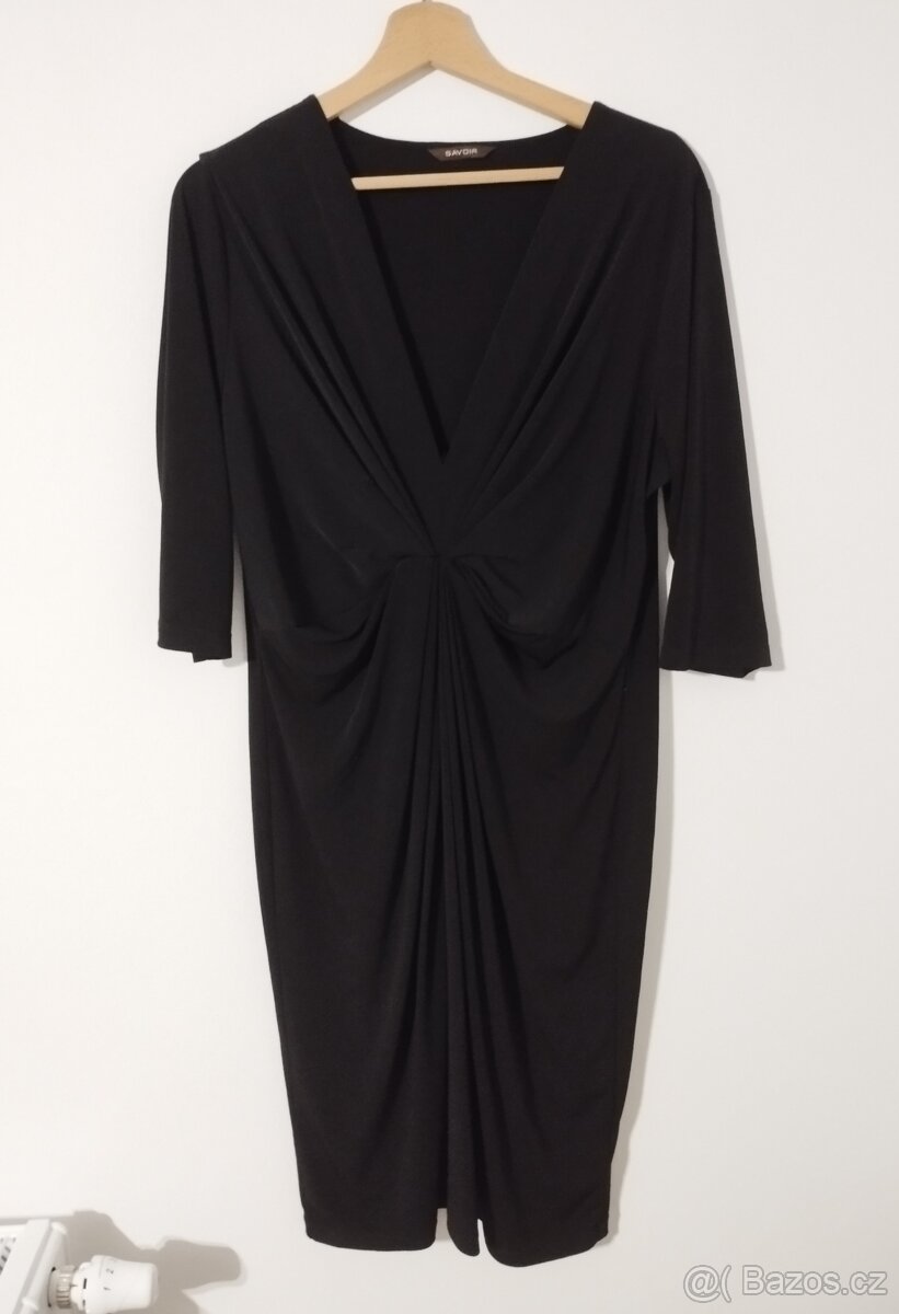 Krásné černé šaty s řasením