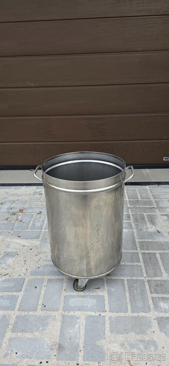 Nerezový koš