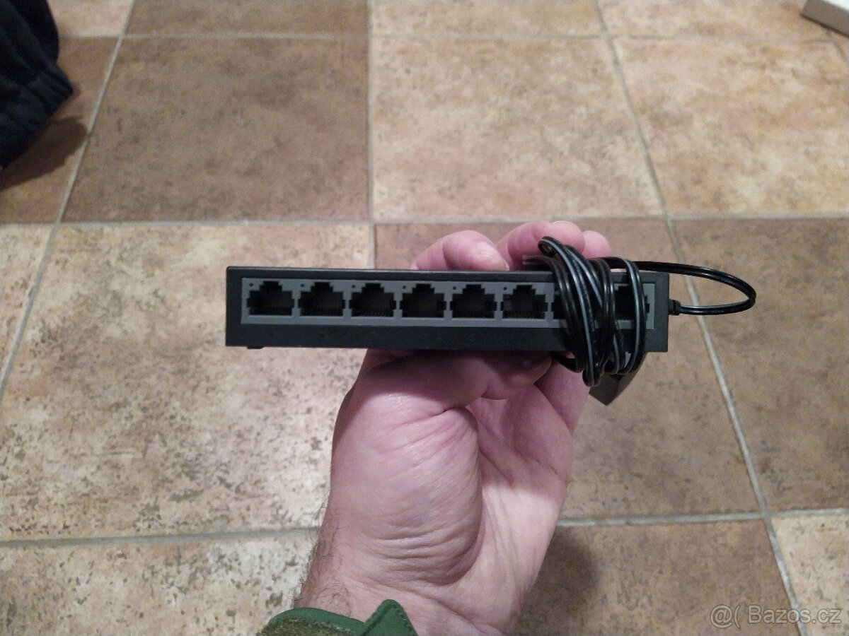 8-Portový switch 10/100/1000Mb/s