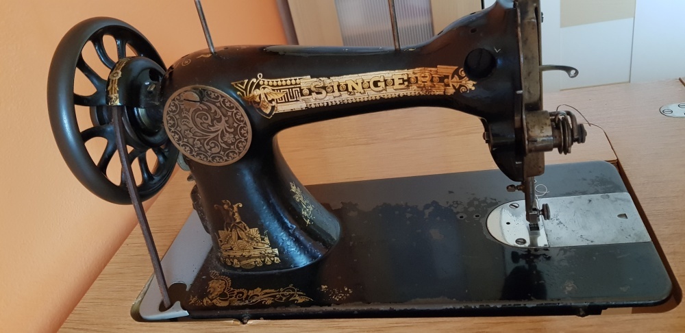 Starožitný ŠICÍ STROJ SINGER rok výroby cca 1909