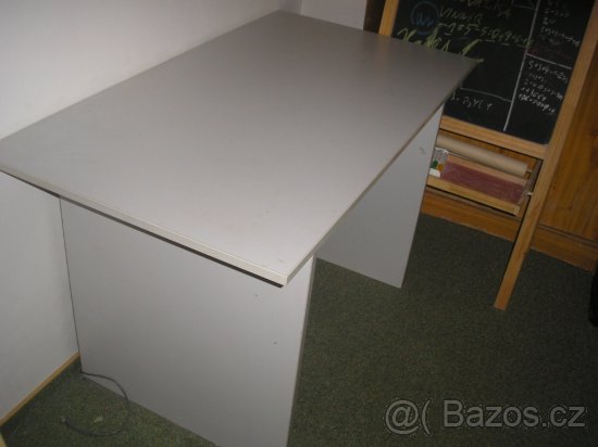 Stůl na PC