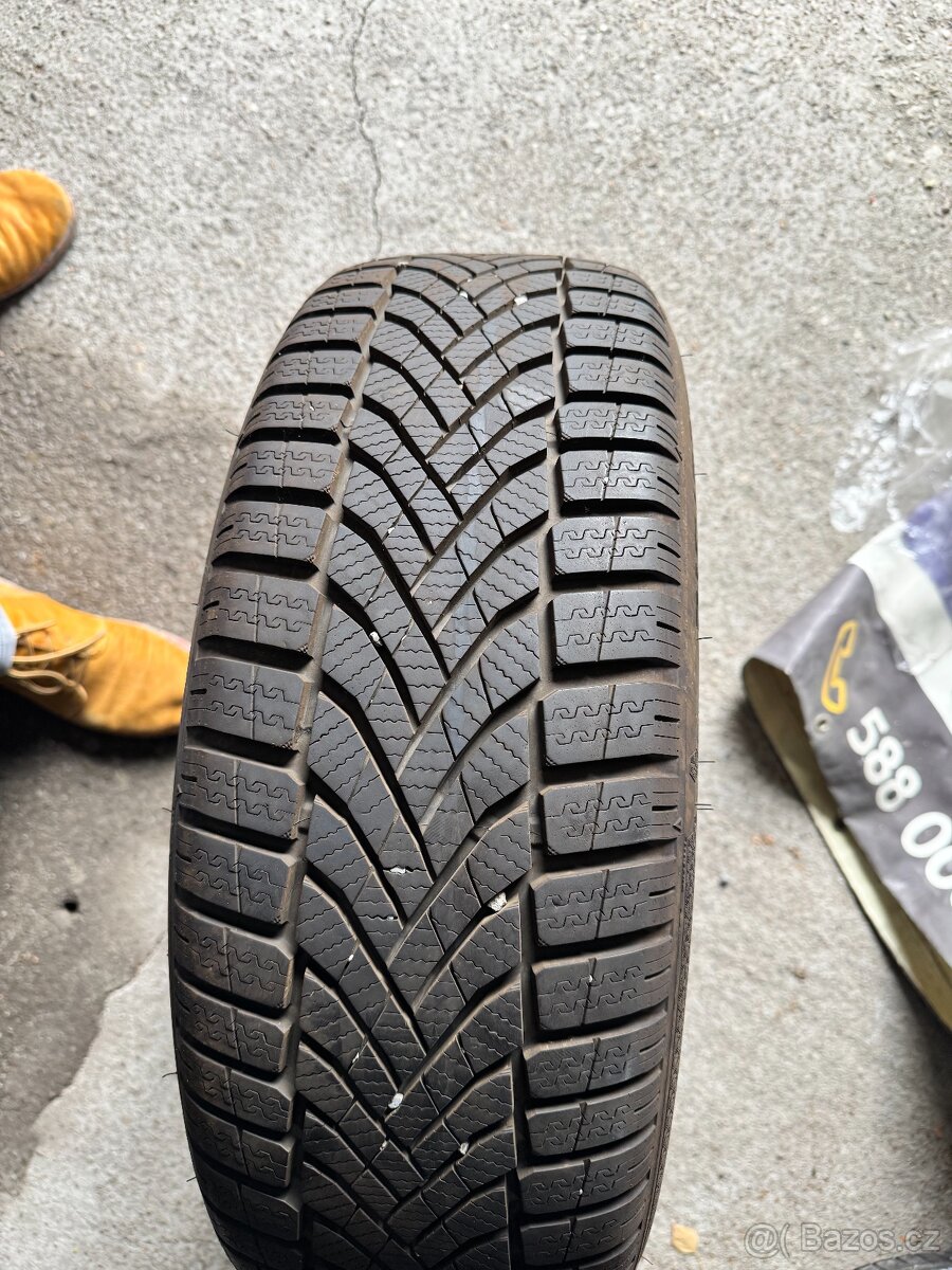 Falken 215/50 - R18 - Zimní kola