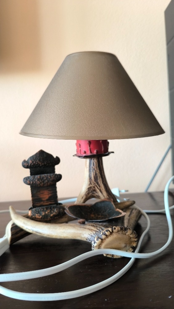 Lampa z paroží