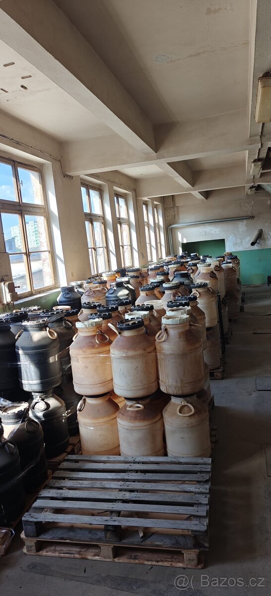 Plastové barely 50l, cca 500 kusů