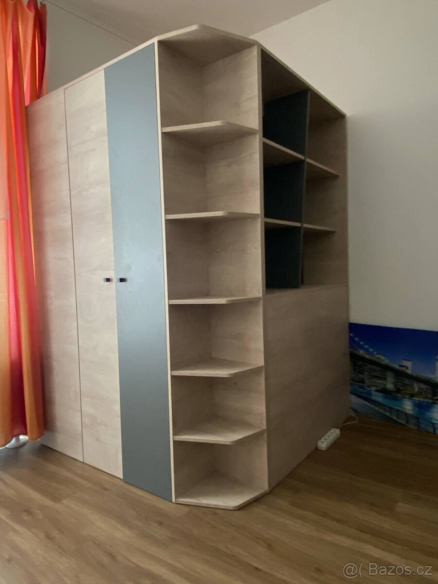Šatní skříň
