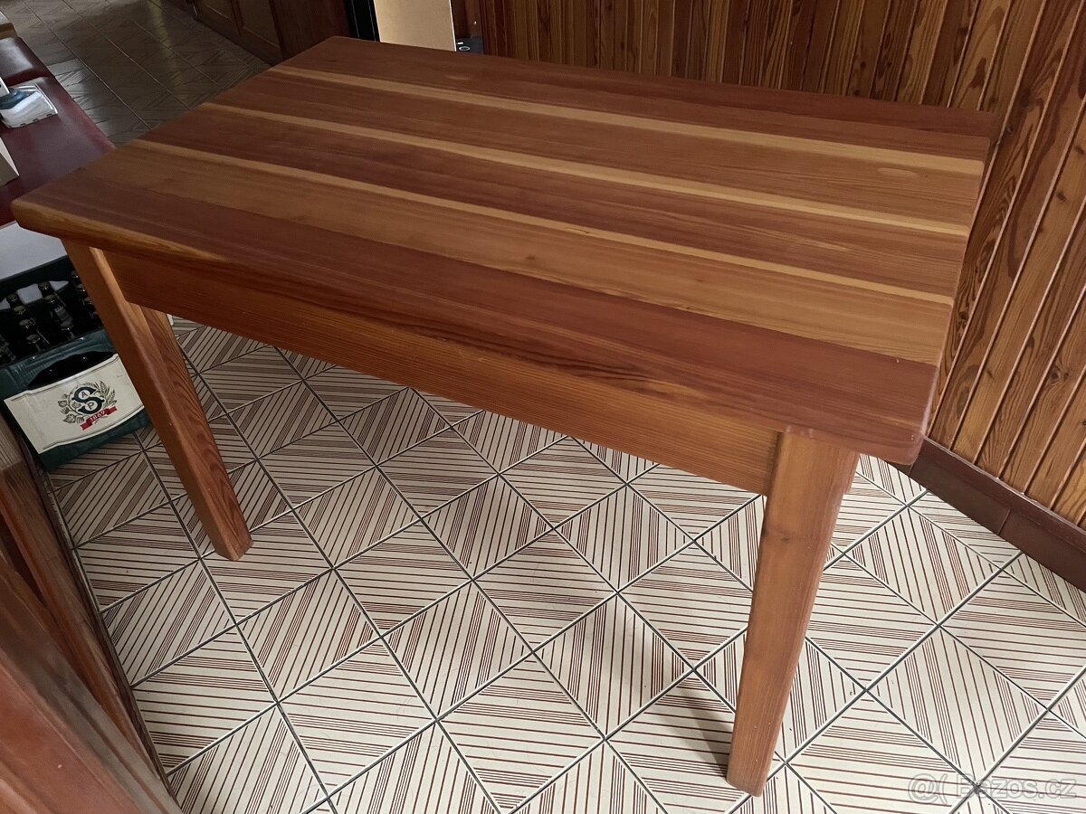 masivní modřínový stůl 1250x750