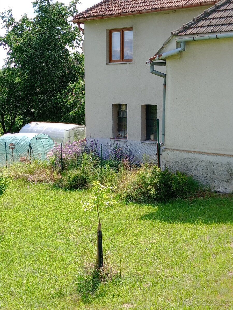 Pozemek se studnou