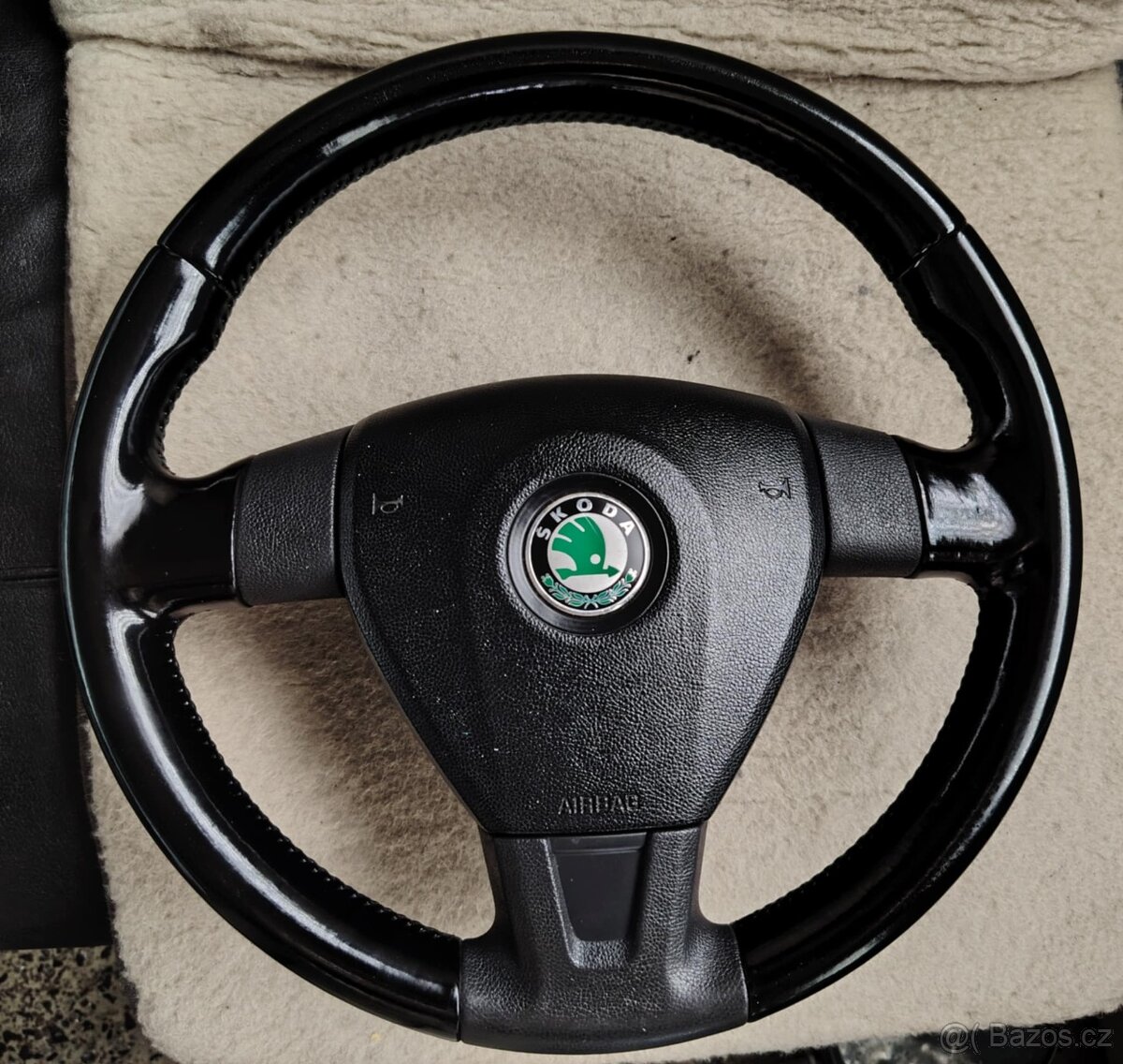 prodám kožený tříramenný volant do Škody Octavie 2