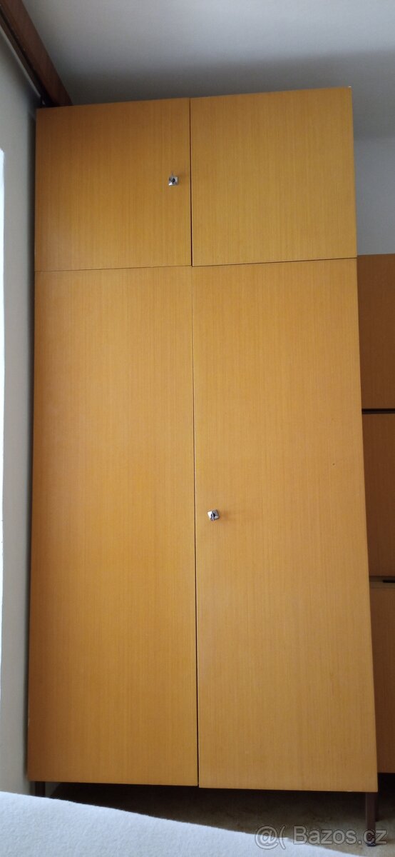Skříň s nástavci