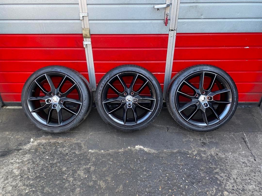 Original 3x ALU kola Škoda čené 18" 7,5J ET41 + 225/40/R18