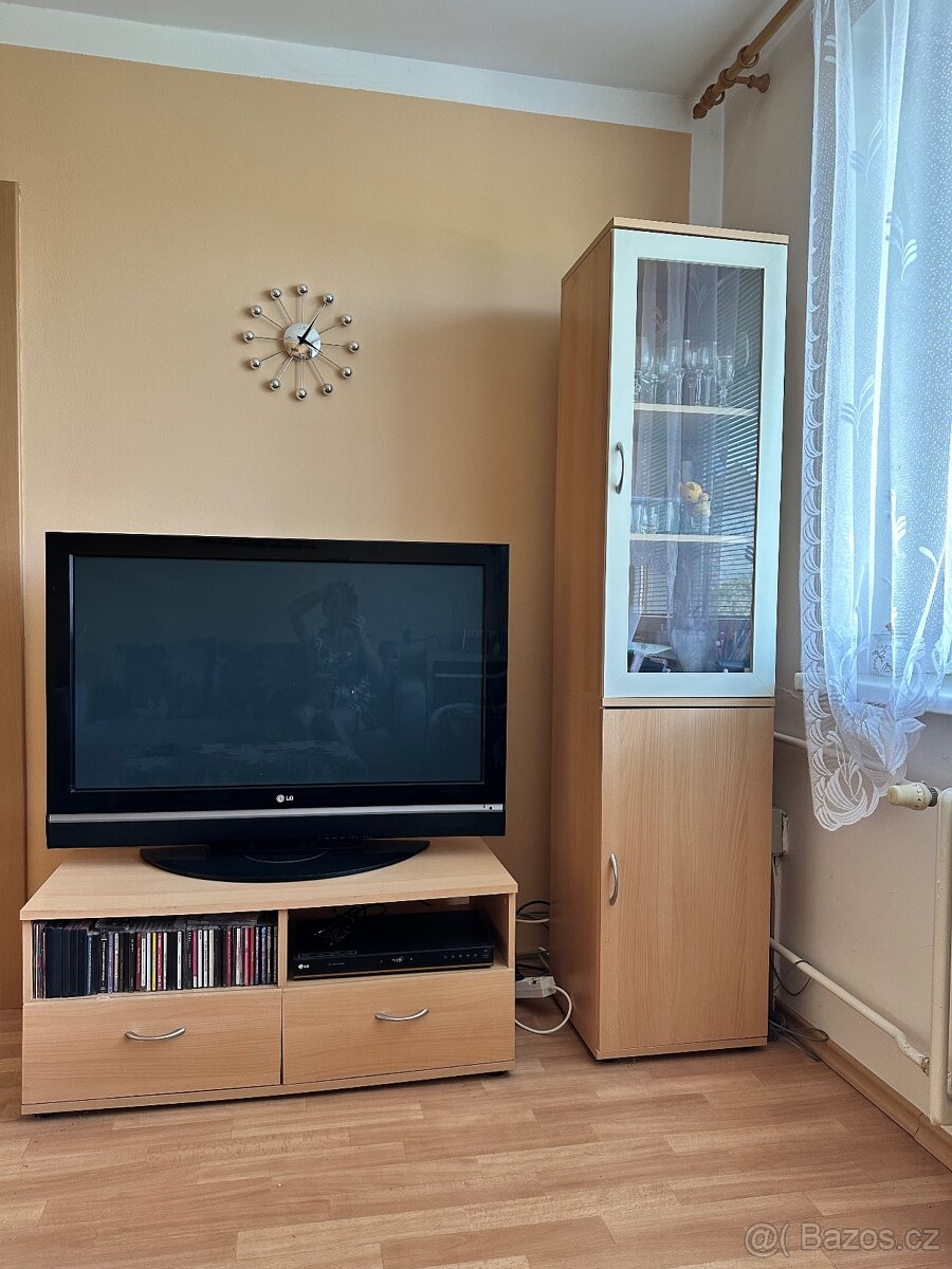 Televizní skříňka, prosklená skříňka