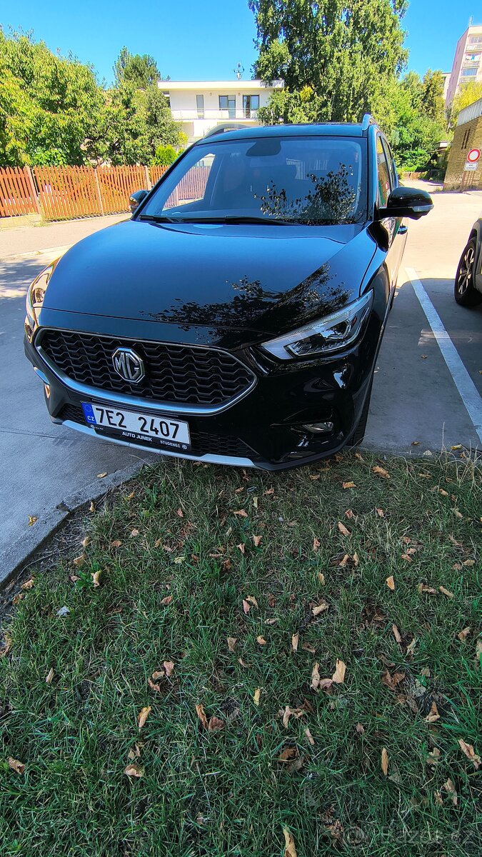 MG ZS black metal elegantní
